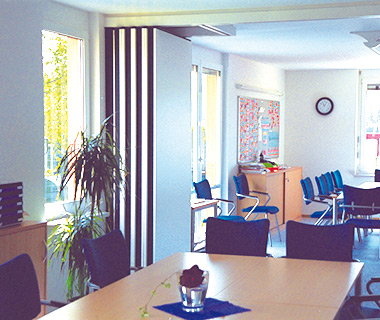 Flexible Nutzung eines Raums mit eingefahrener Schiebewand